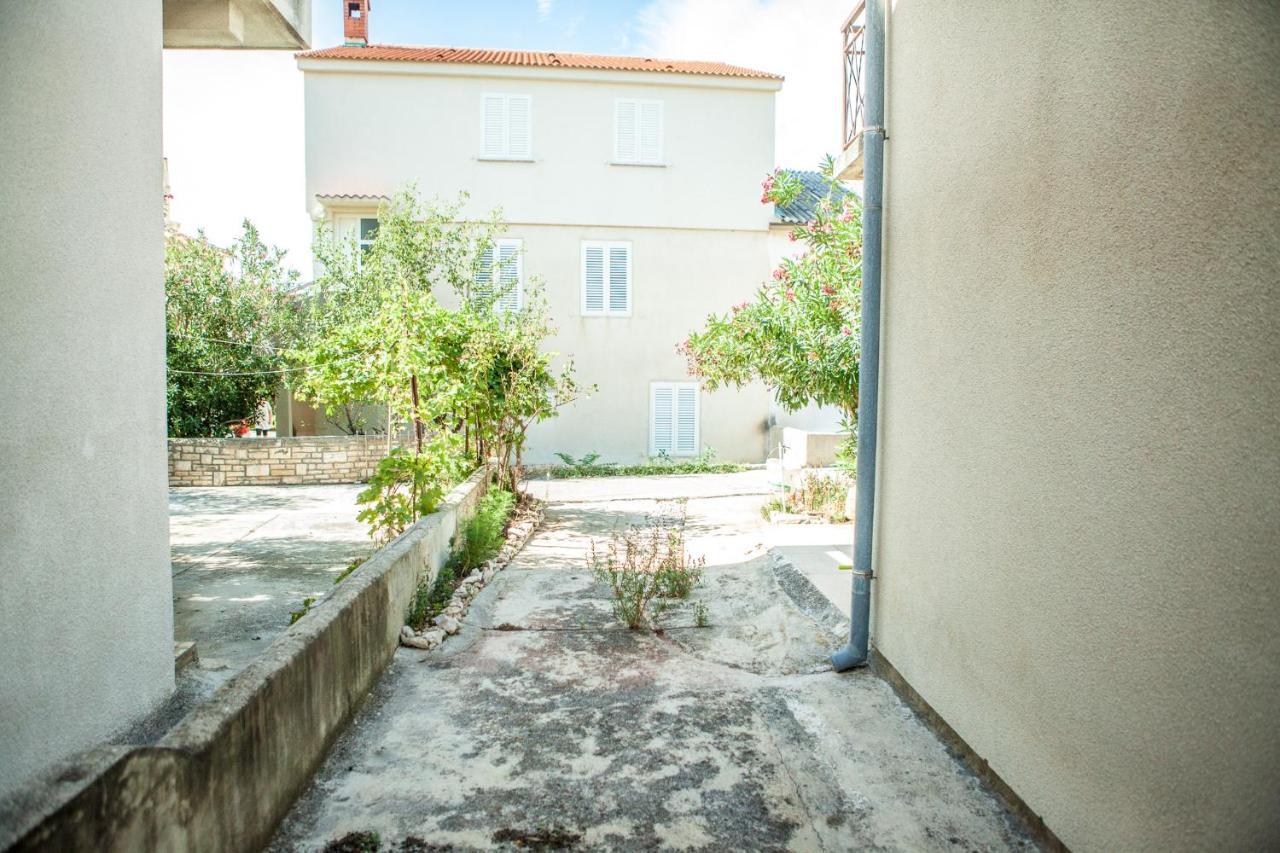 Apartments Alma Novalja Luaran gambar